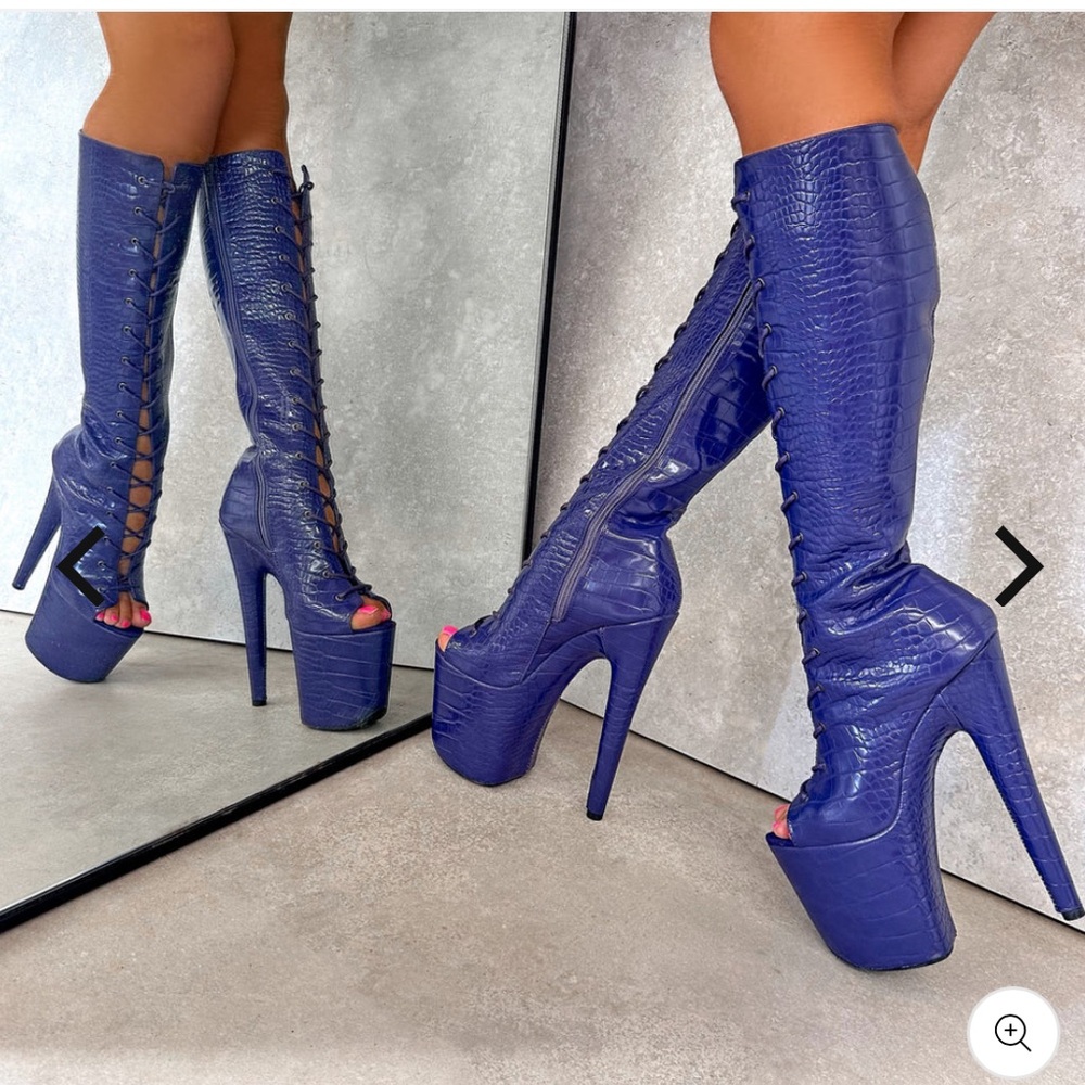 ❌SOLD❌ on Merc.  NEW Hella Heels Play Dead Jungle Open Toe Boot